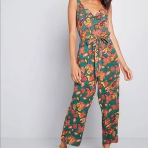ModCloth Cropped Green Jumpsuit Size Medium